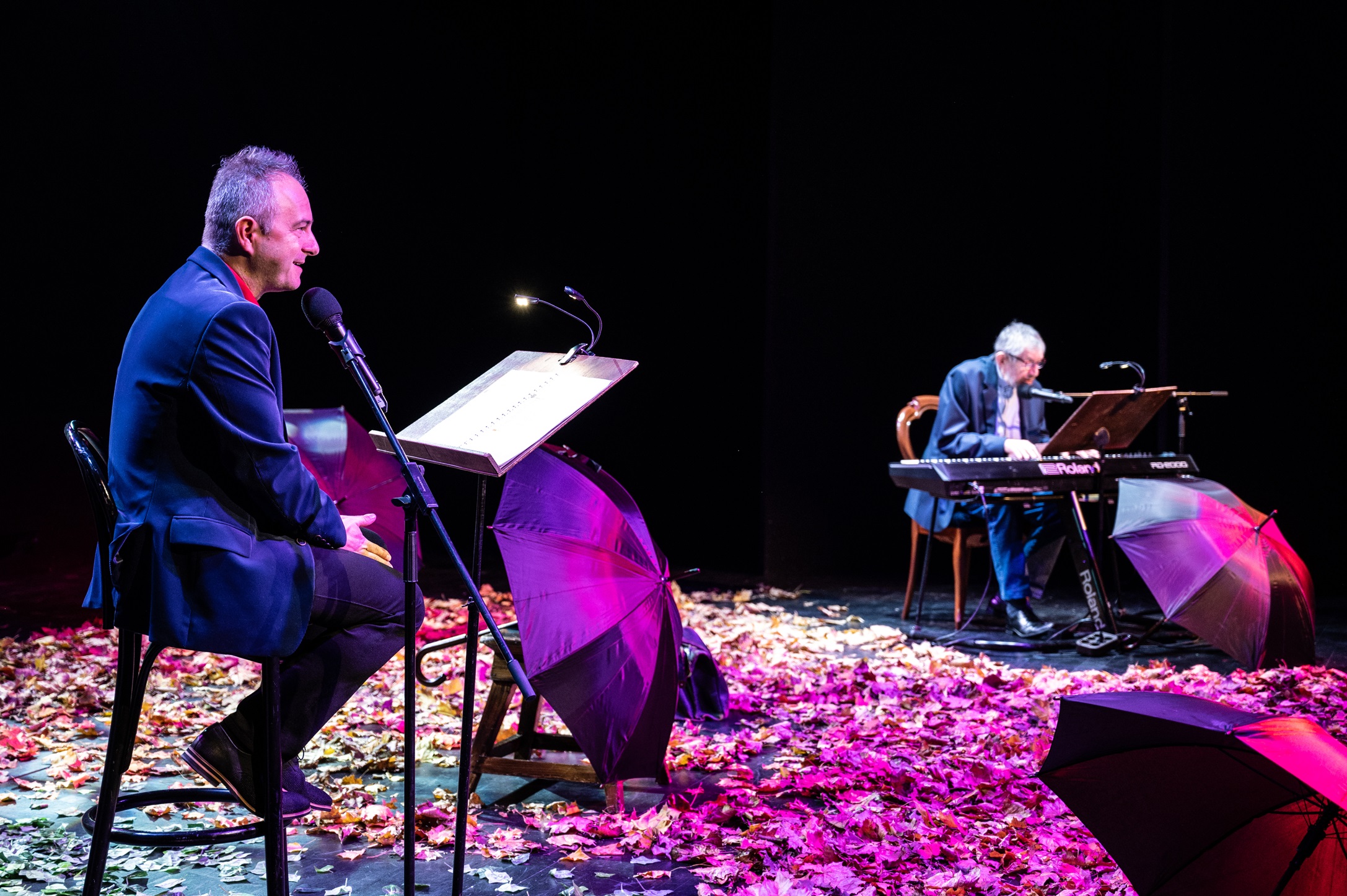 Lutter Imre és Jávori Ferenc Fegya a színpadon verskoncert közben